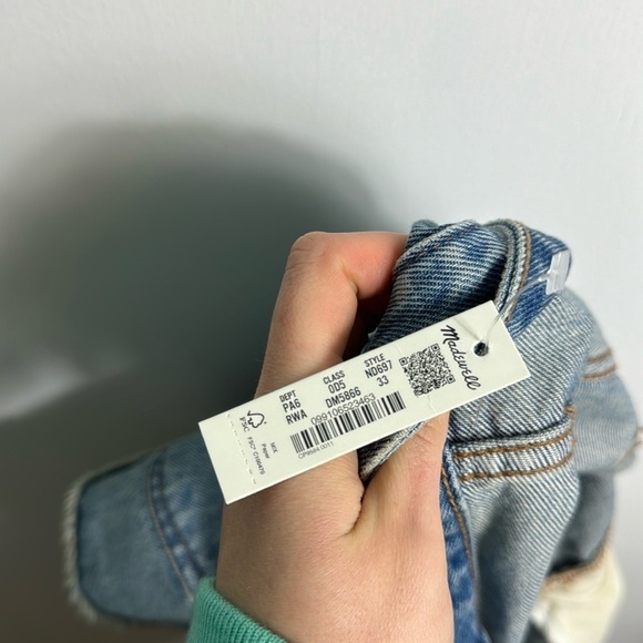 NWT Madewell Relaxed Destructed Edition Denim Shorts Size 33 - Picture 8 of 12